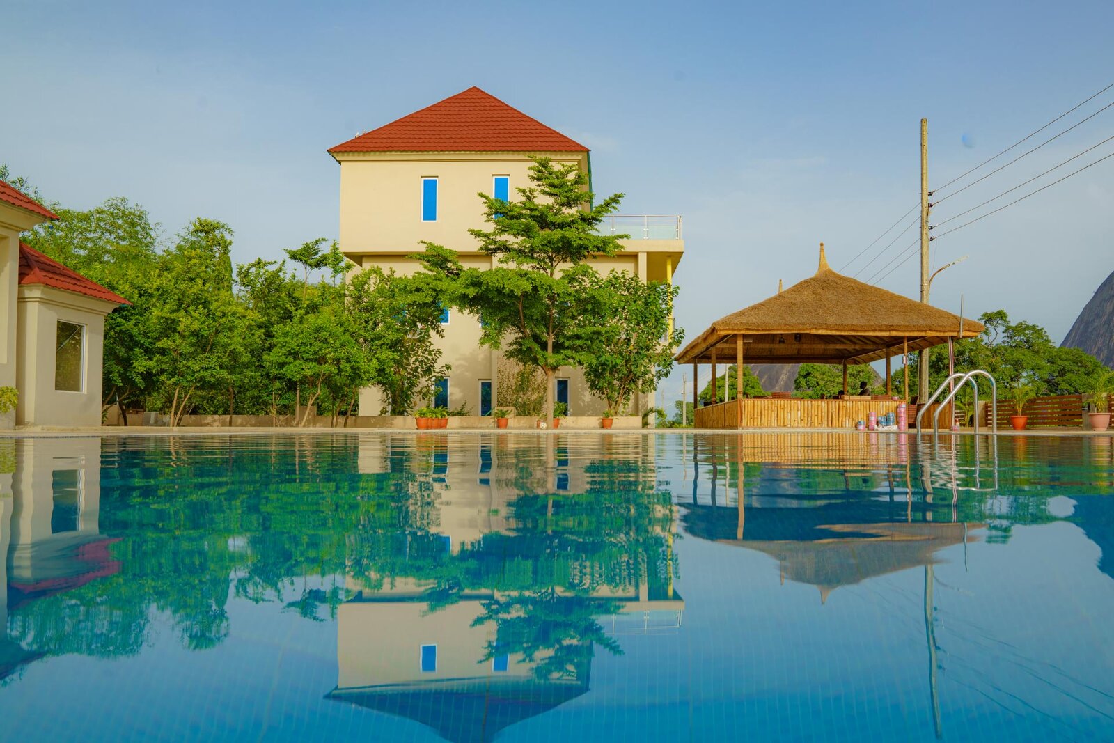 Pool & Retreat